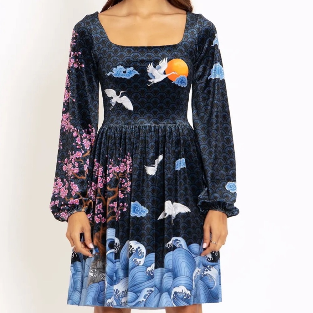 Blackmilk “FLIGHT OF TSURU VELVET BISHOP LONGLINE DRESS” Size Medium M EUC